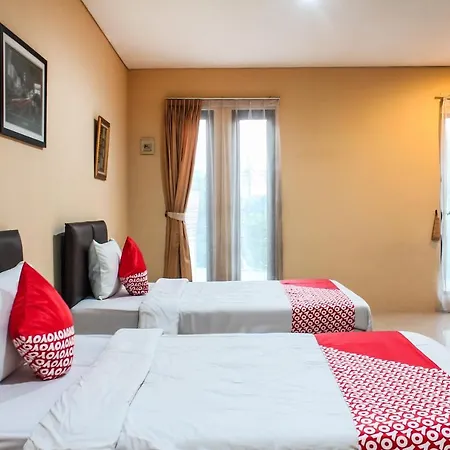 Oyo 968 Tirthankara Residence